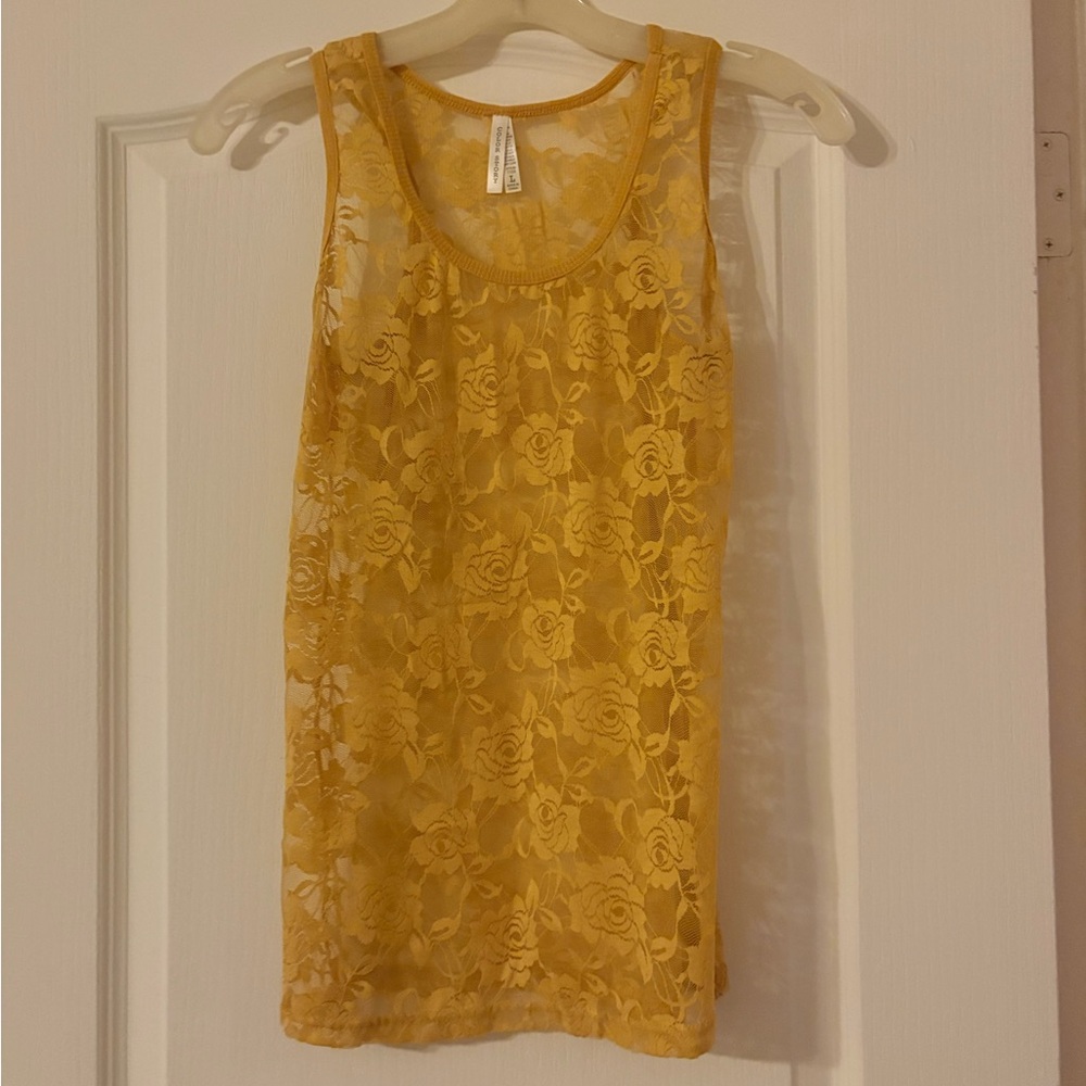 Color Story Mustard Lace Floral Top & black shorts selling as an outfit